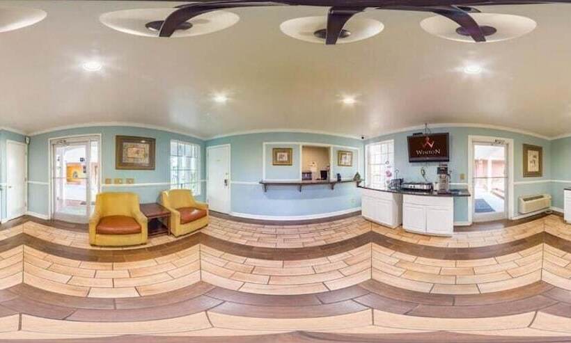 ホテル Winton Inn & Suites