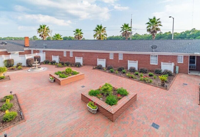 ホテル Winton Inn & Suites