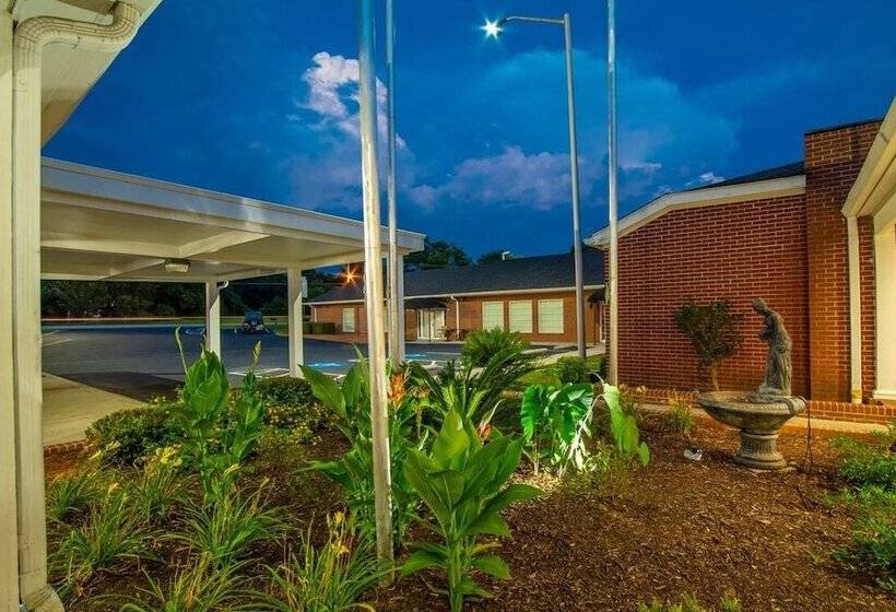 ホテル Winton Inn & Suites