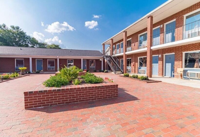 ホテル Winton Inn & Suites