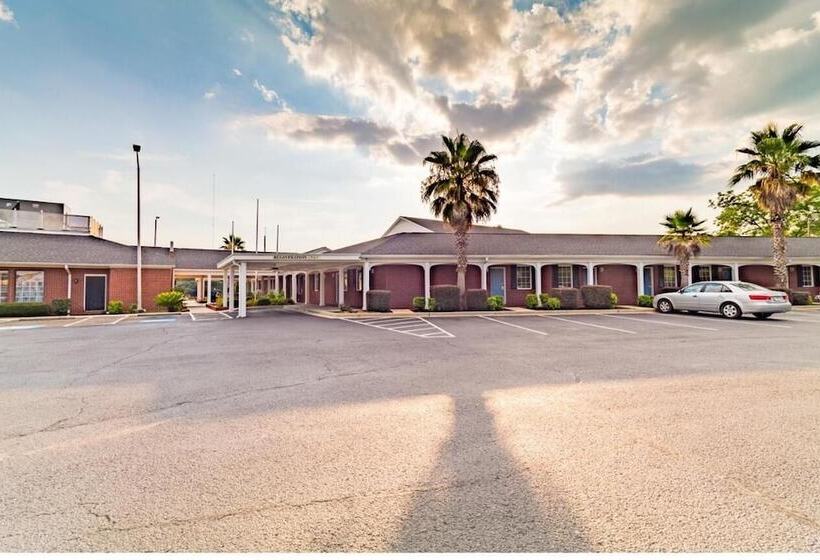 ホテル Winton Inn & Suites