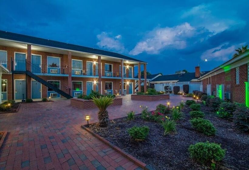 ホテル Winton Inn & Suites