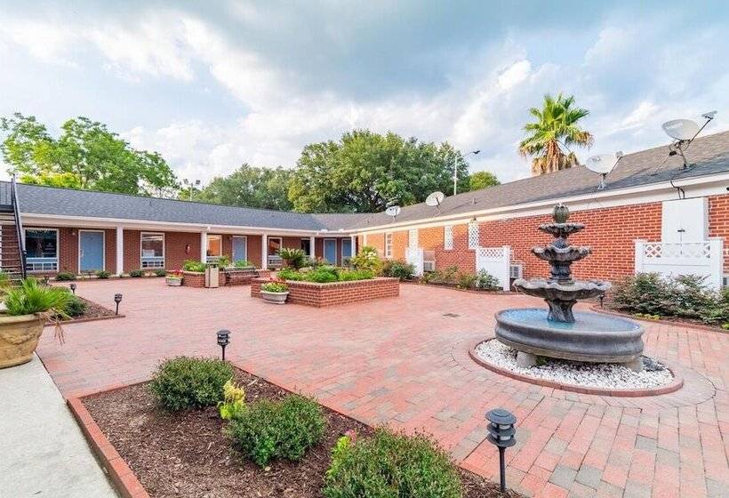 ホテル Winton Inn & Suites