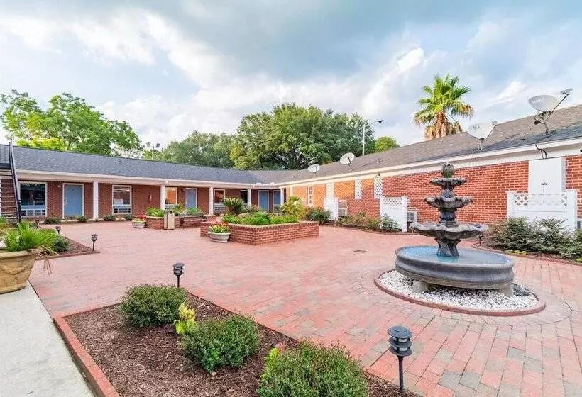 ホテル Winton Inn & Suites