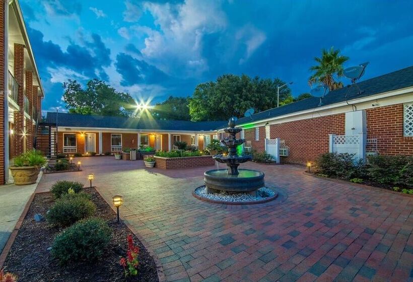 ホテル Winton Inn & Suites