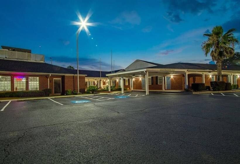 ホテル Winton Inn & Suites