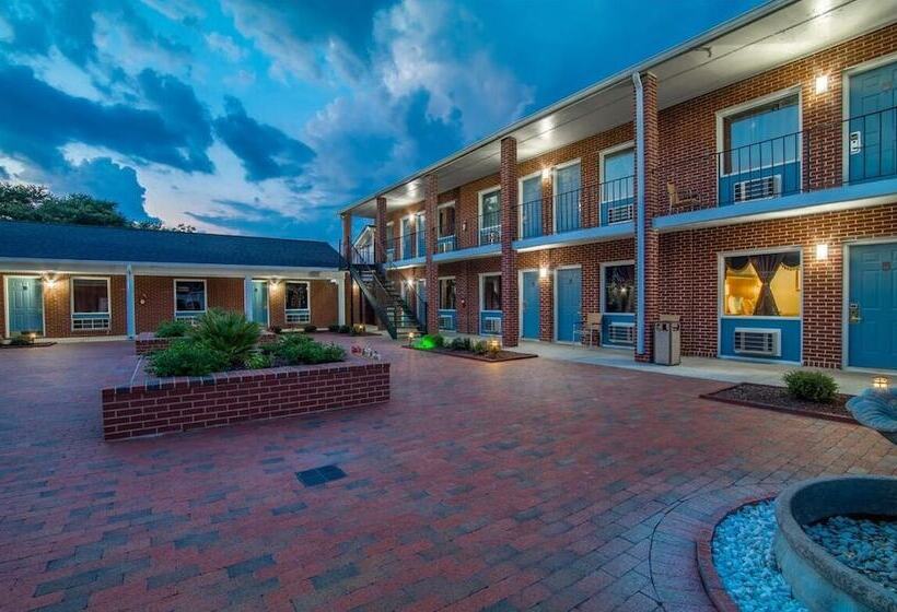 ホテル Winton Inn & Suites