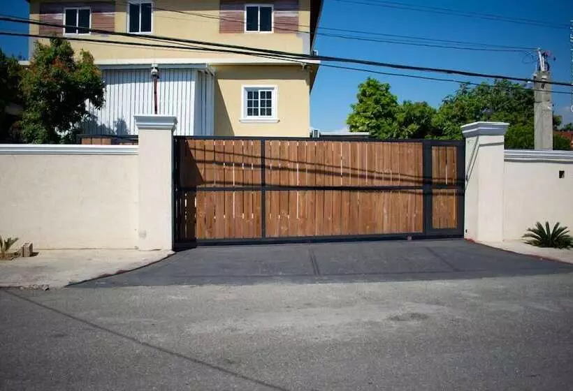 تختخواب و صبحانه Incognito Vacation Stay