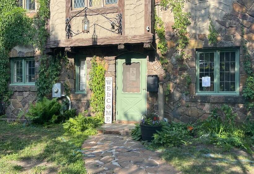 Aamiaismajoitus (B&B) The Brower House