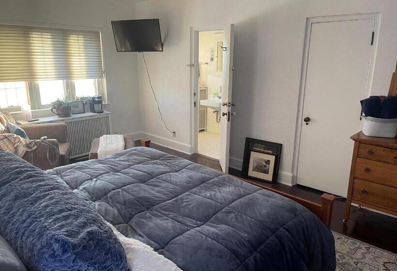 Aamiaismajoitus (B&B) The Brower House