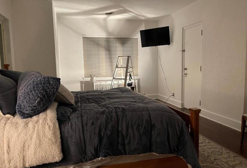 Aamiaismajoitus (B&B) The Brower House