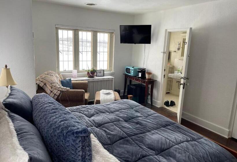 Aamiaismajoitus (B&B) The Brower House