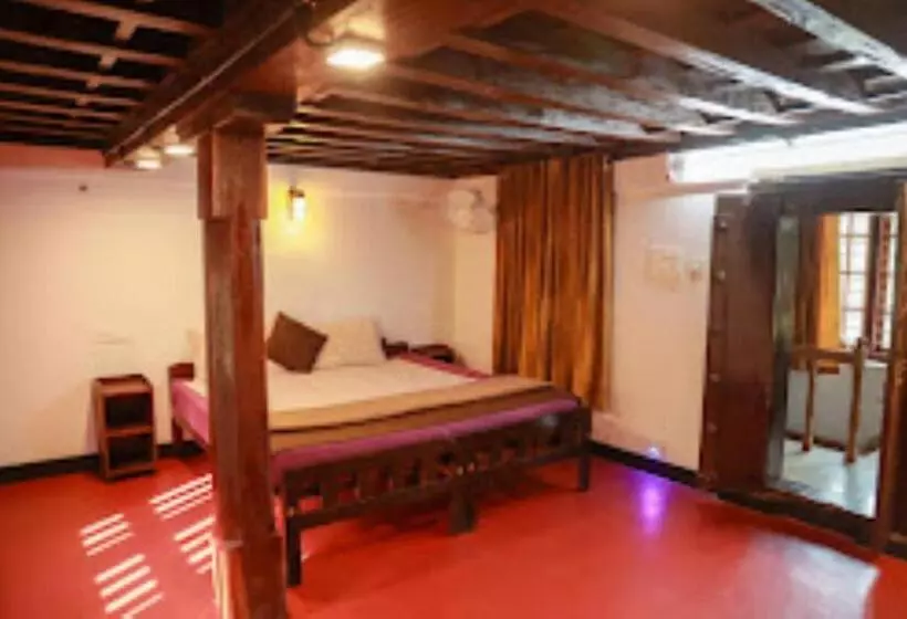 ホテル Keloth Tharavad Kerala
