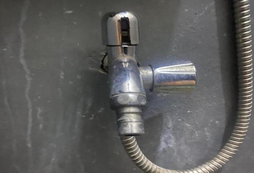 ホテル Oyo Life 93401 Kos Putri Alamanda Syariah