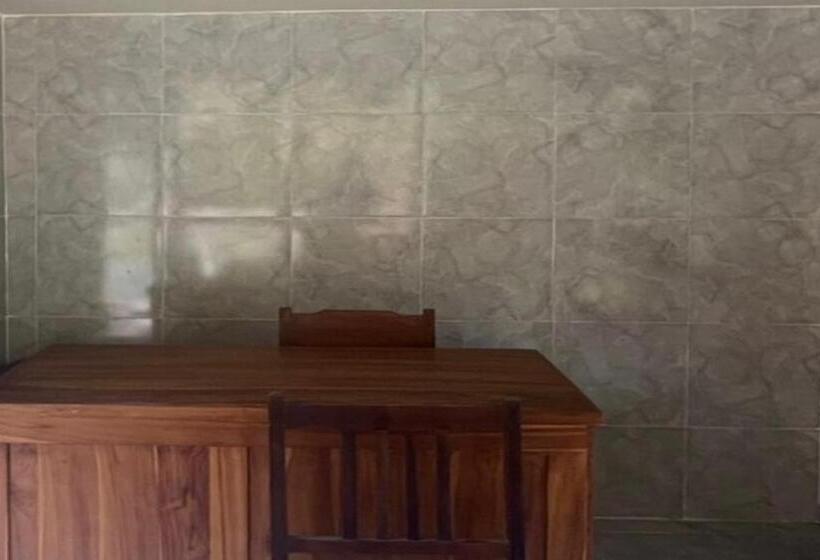 ホテル Oyo Life 93401 Kos Putri Alamanda Syariah