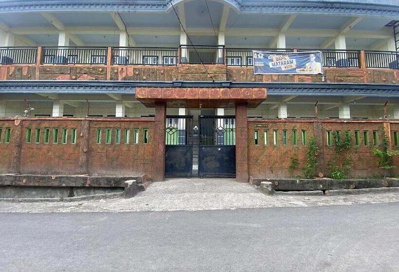 ホテル Oyo Life 93401 Kos Putri Alamanda Syariah