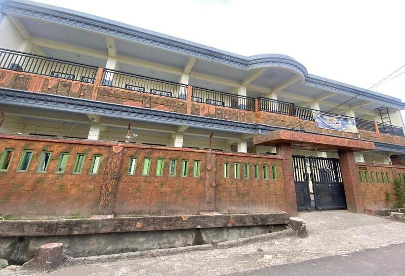 ホテル Oyo Life 93401 Kos Putri Alamanda Syariah