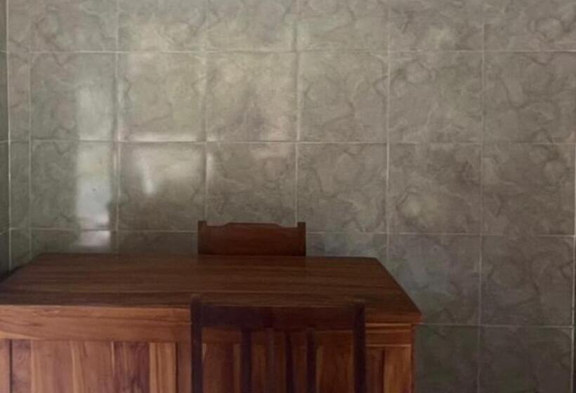 ホテル Oyo Life 93401 Kos Putri Alamanda Syariah