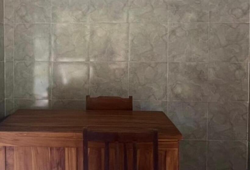 ホテル Oyo Life 93401 Kos Putri Alamanda Syariah