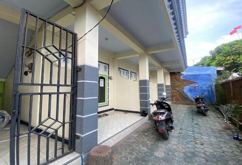 ホテル Oyo Life 93401 Kos Putri Alamanda Syariah