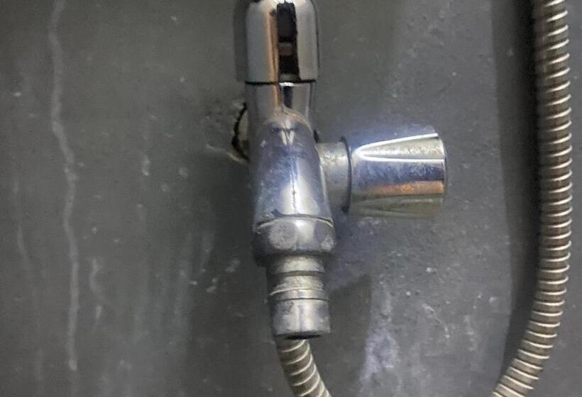 ホテル Oyo Life 93401 Kos Putri Alamanda Syariah