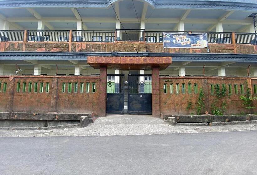 ホテル Oyo Life 93401 Kos Putri Alamanda Syariah