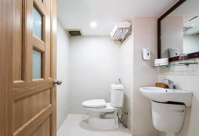King Hotel Saigon Airport