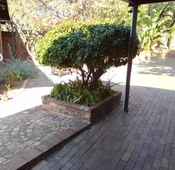 Majatalo 497 Orient Guest House