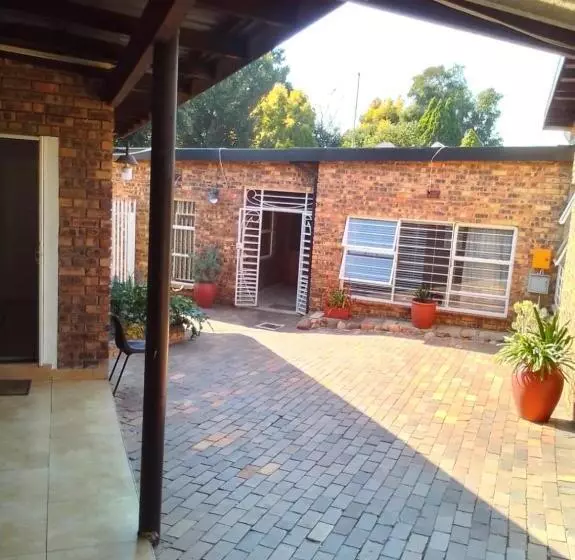 Majatalo 497 Orient Guest House