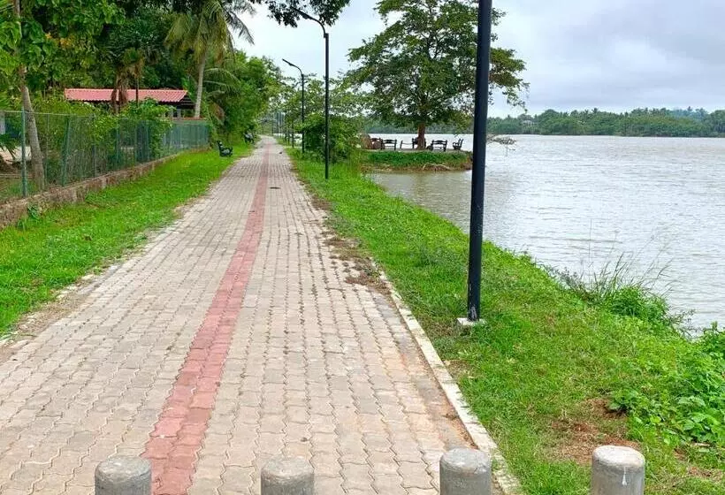 ペンション Delmond Lake   Anuradhapura