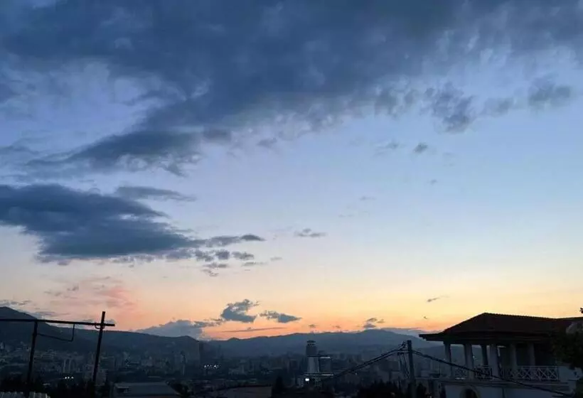 پانسیون Rest House Tbilisi
