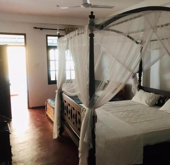 Pensió Satori Private House