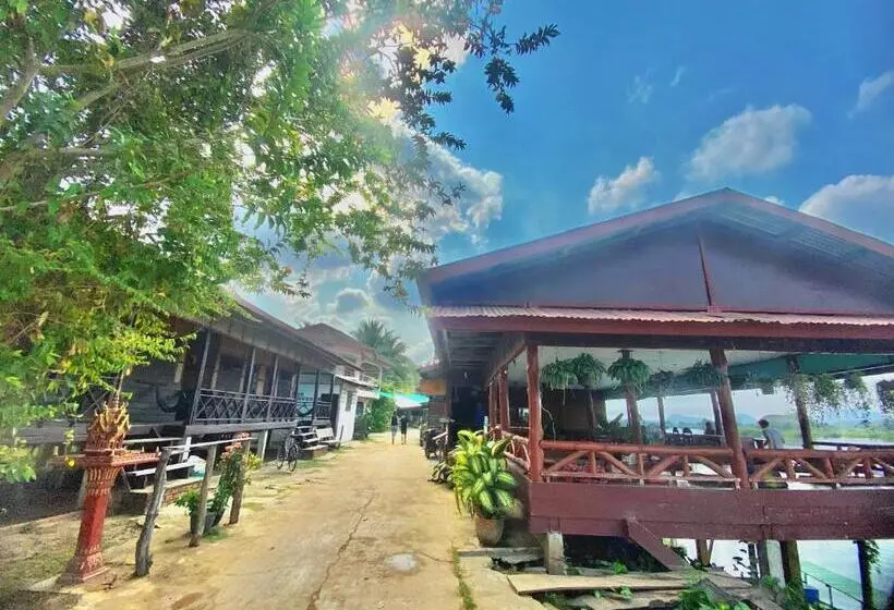 Majatalo Sun Down Dondet Bungalows