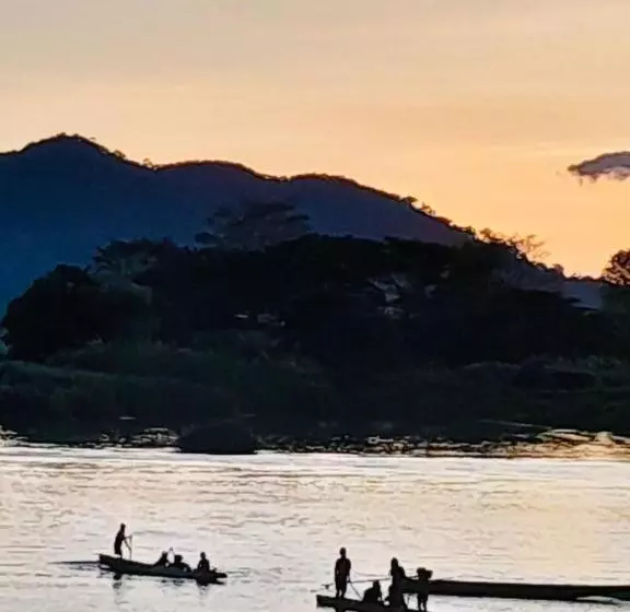 Majatalo Sun Down Dondet Bungalows