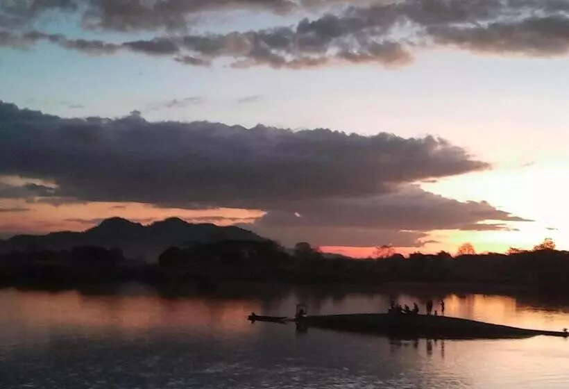 Majatalo Sun Down Dondet Bungalows