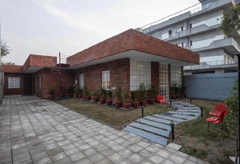 בית מלון כפרי Luxury Room In Noida Sector 132