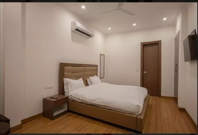 ホテル Luxury Room In Noida Sector 132