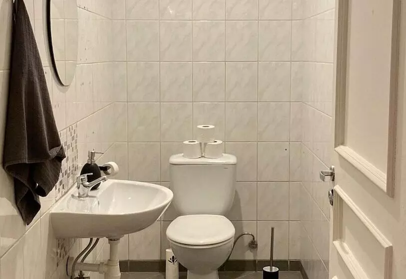 Lighthouse Hostel & Rooms