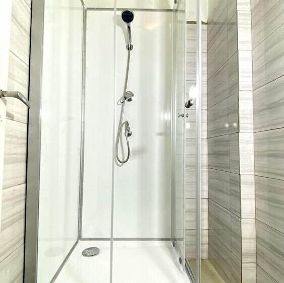 Lighthouse Hostel & Rooms