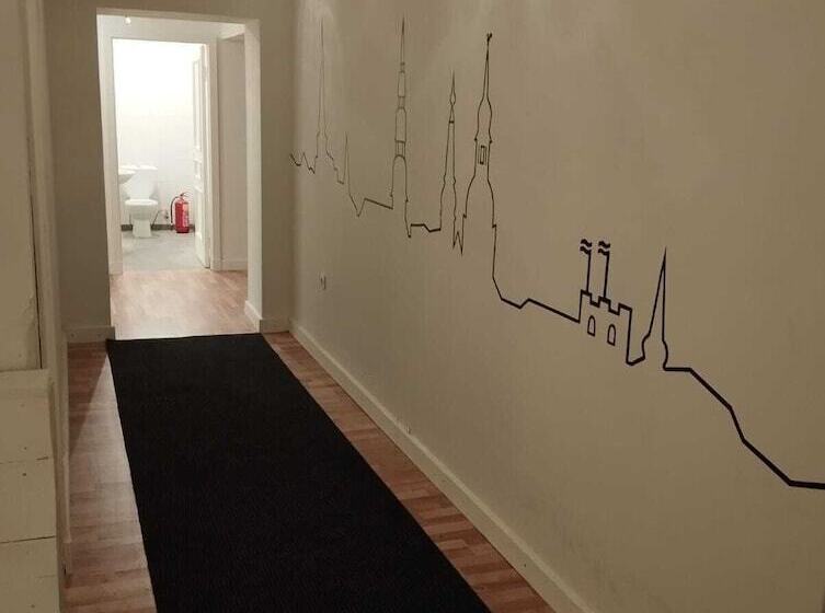 Lighthouse Hostel & Rooms