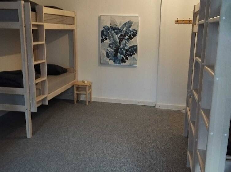 Lighthouse Hostel & Rooms