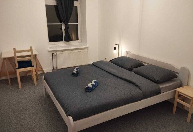 Lighthouse Hostel & Rooms