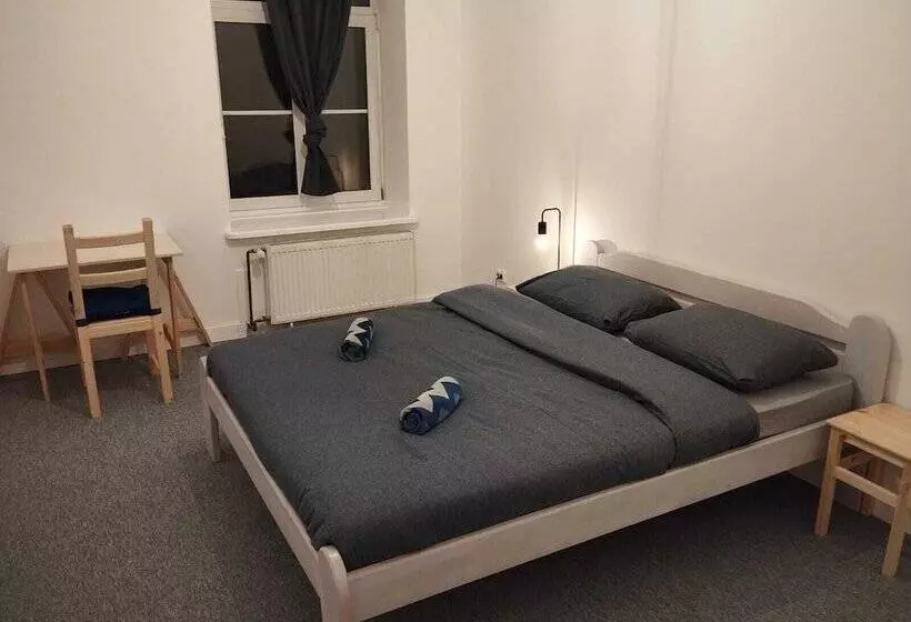 Lighthouse Hostel & Rooms
