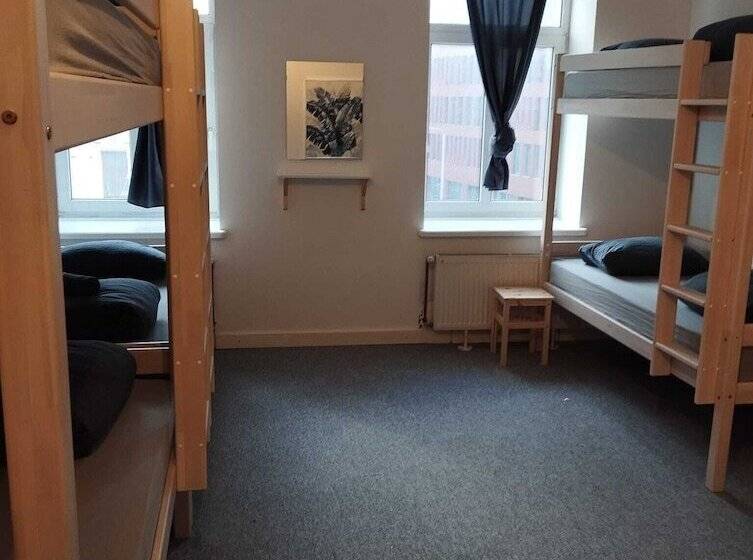 Lighthouse Hostel & Rooms