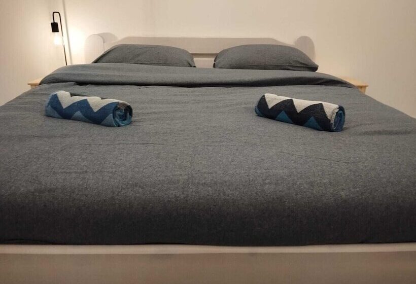 Lighthouse Hostel & Rooms