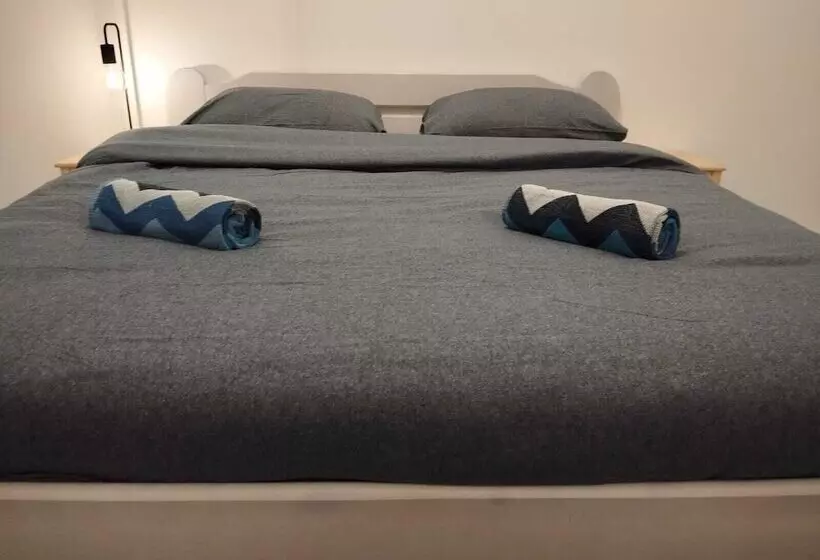 Lighthouse Hostel & Rooms