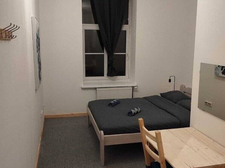 Lighthouse Hostel & Rooms