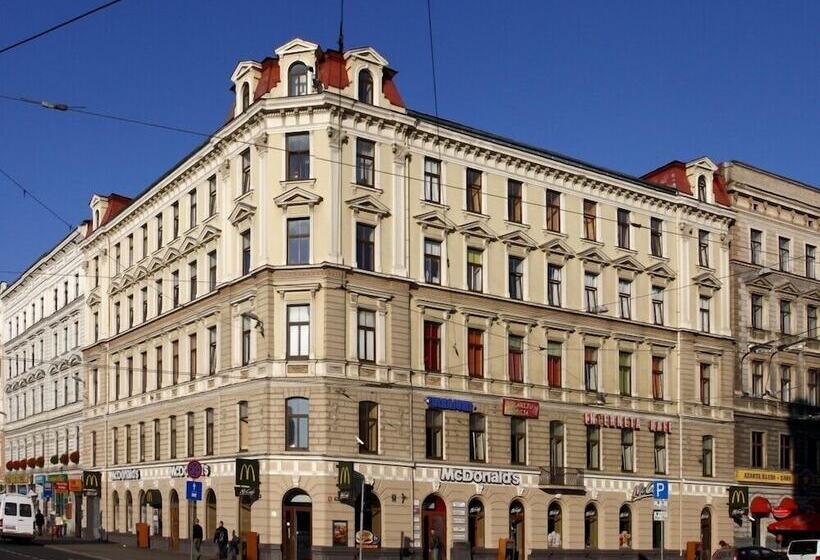 Lighthouse Hostel & Rooms