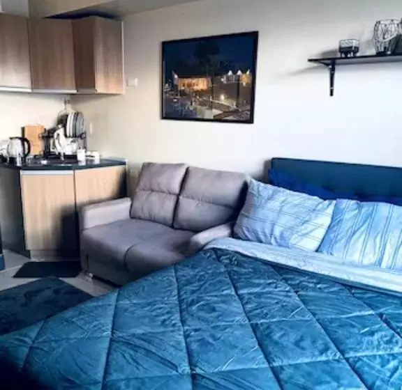 ベッドアンドブレックファースト Casa De Guapo   Ayala Serin East Taal View Condo