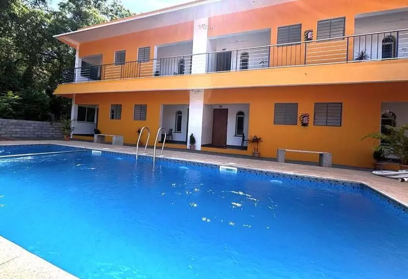 De Capital Hotel With Swimming Pool